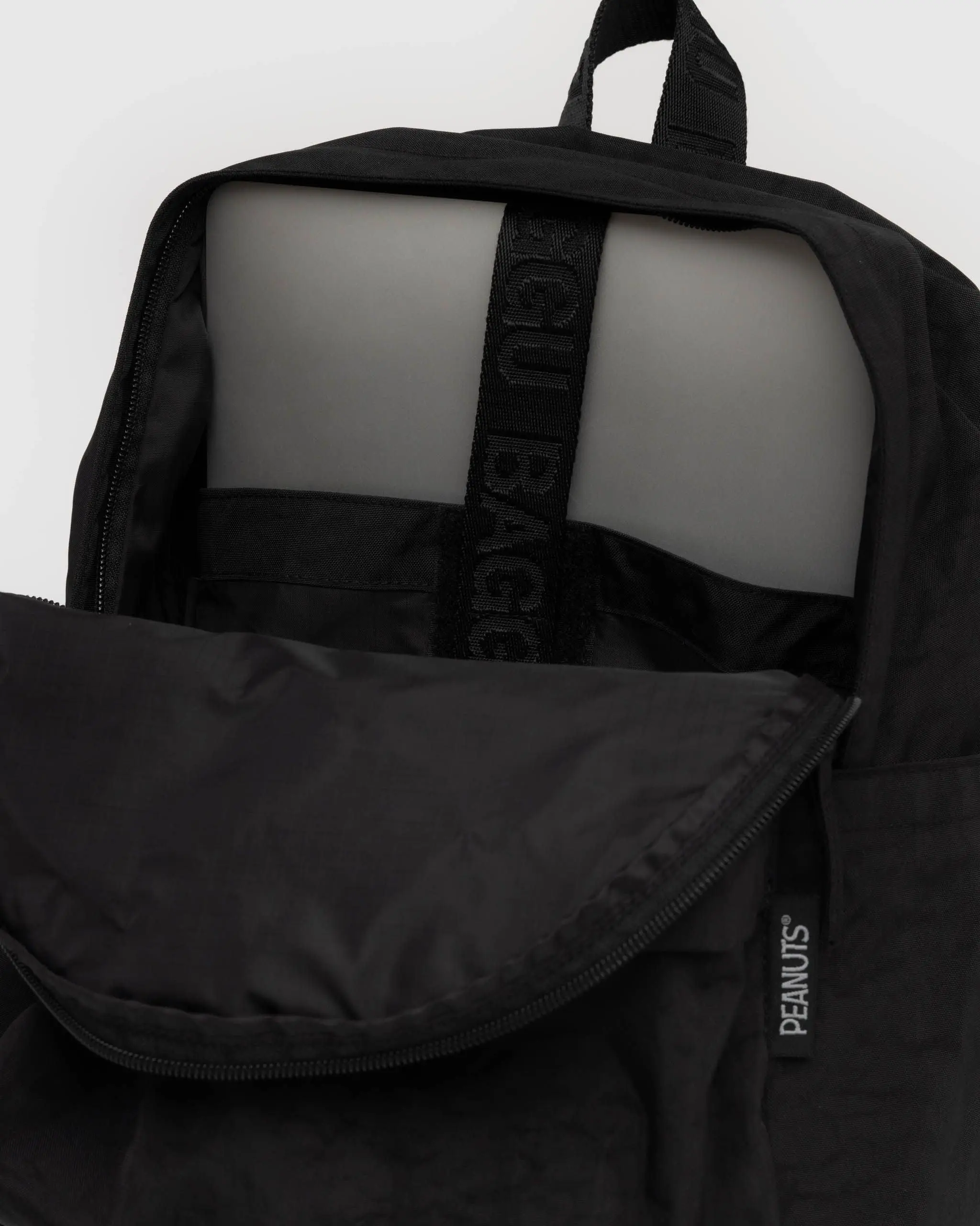 Medium Nylon Backpack Snoopy - Image 4