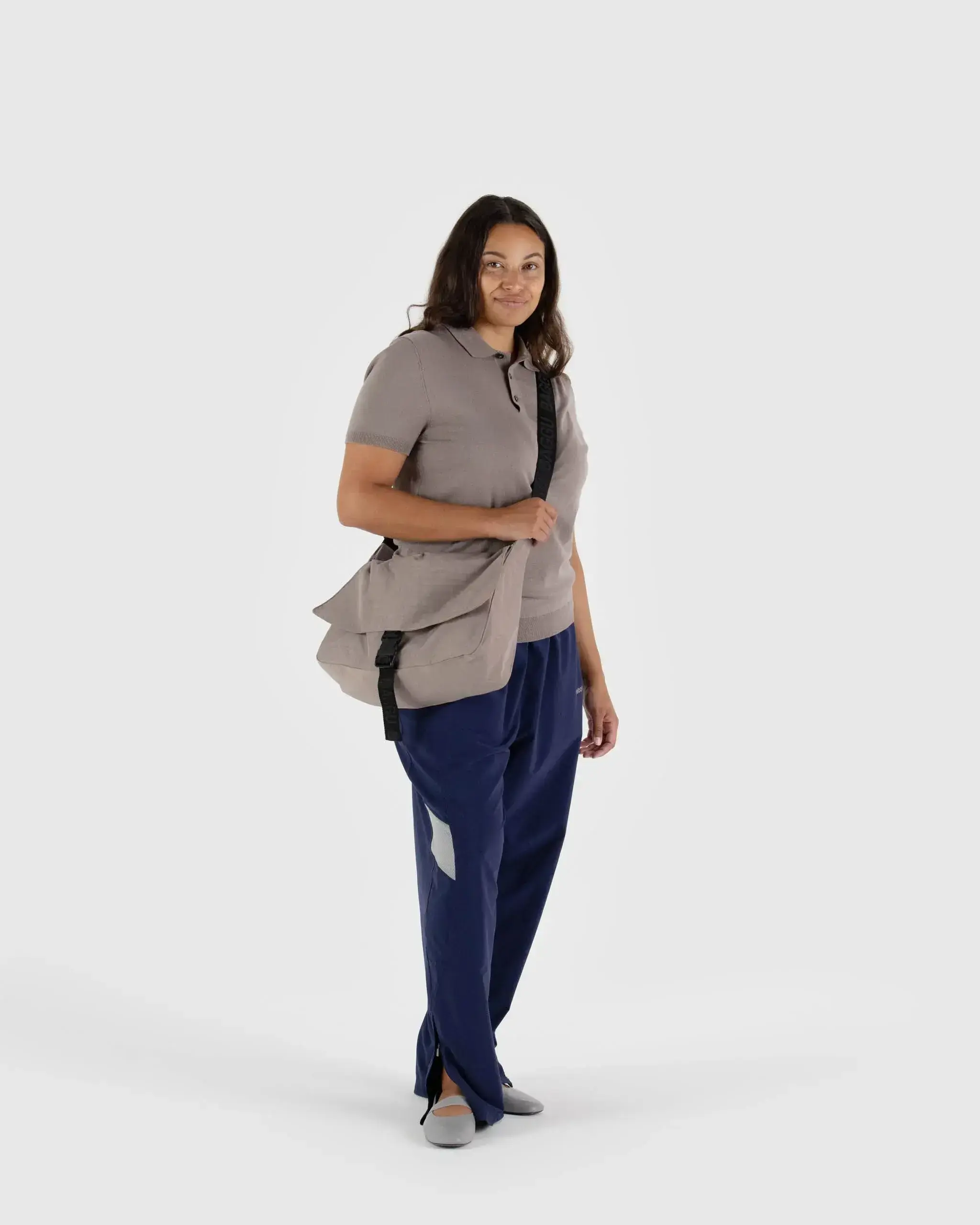Nylon Messenger Bag Dove - Image 2