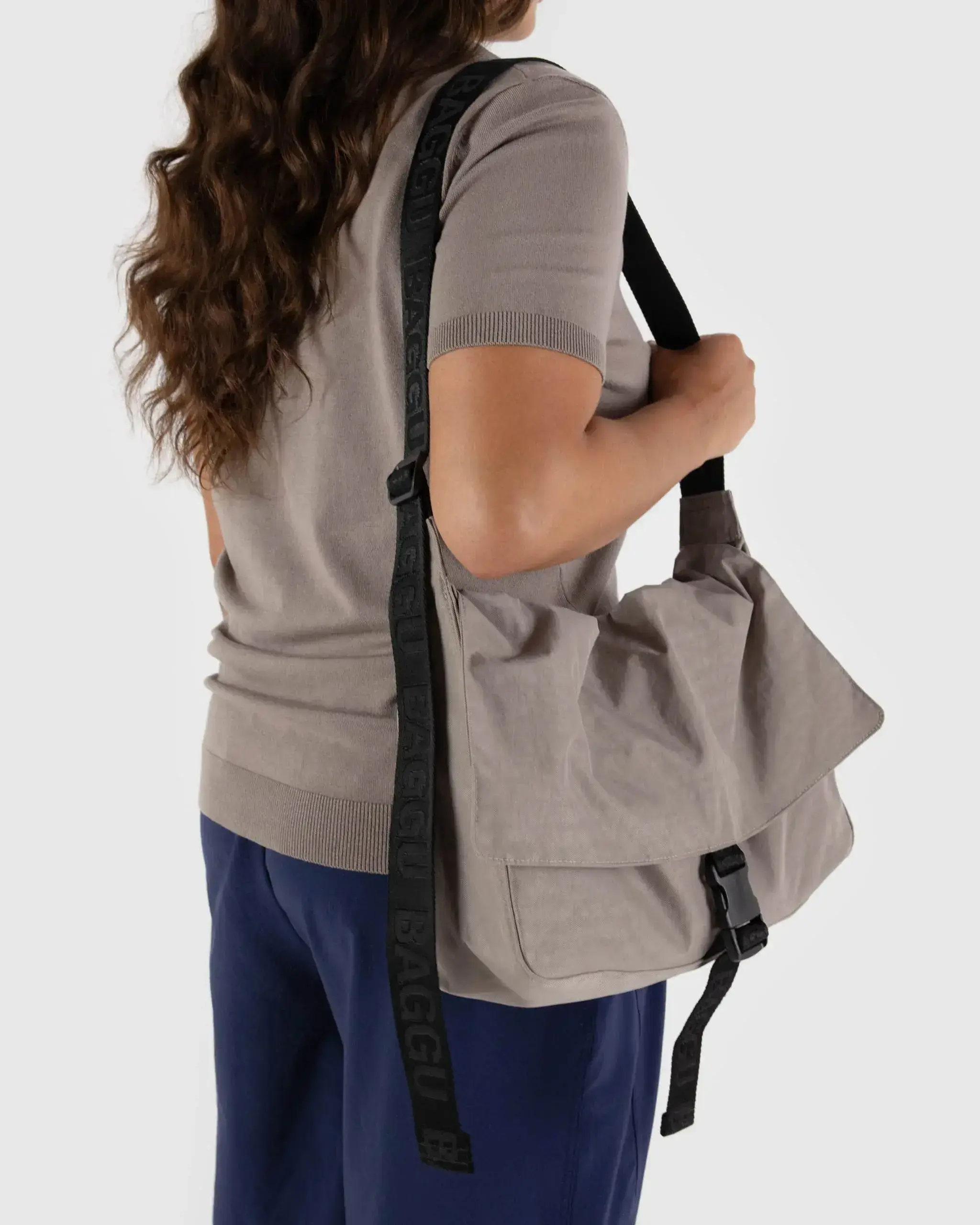 Nylon Messenger Bag Dove - Image 3