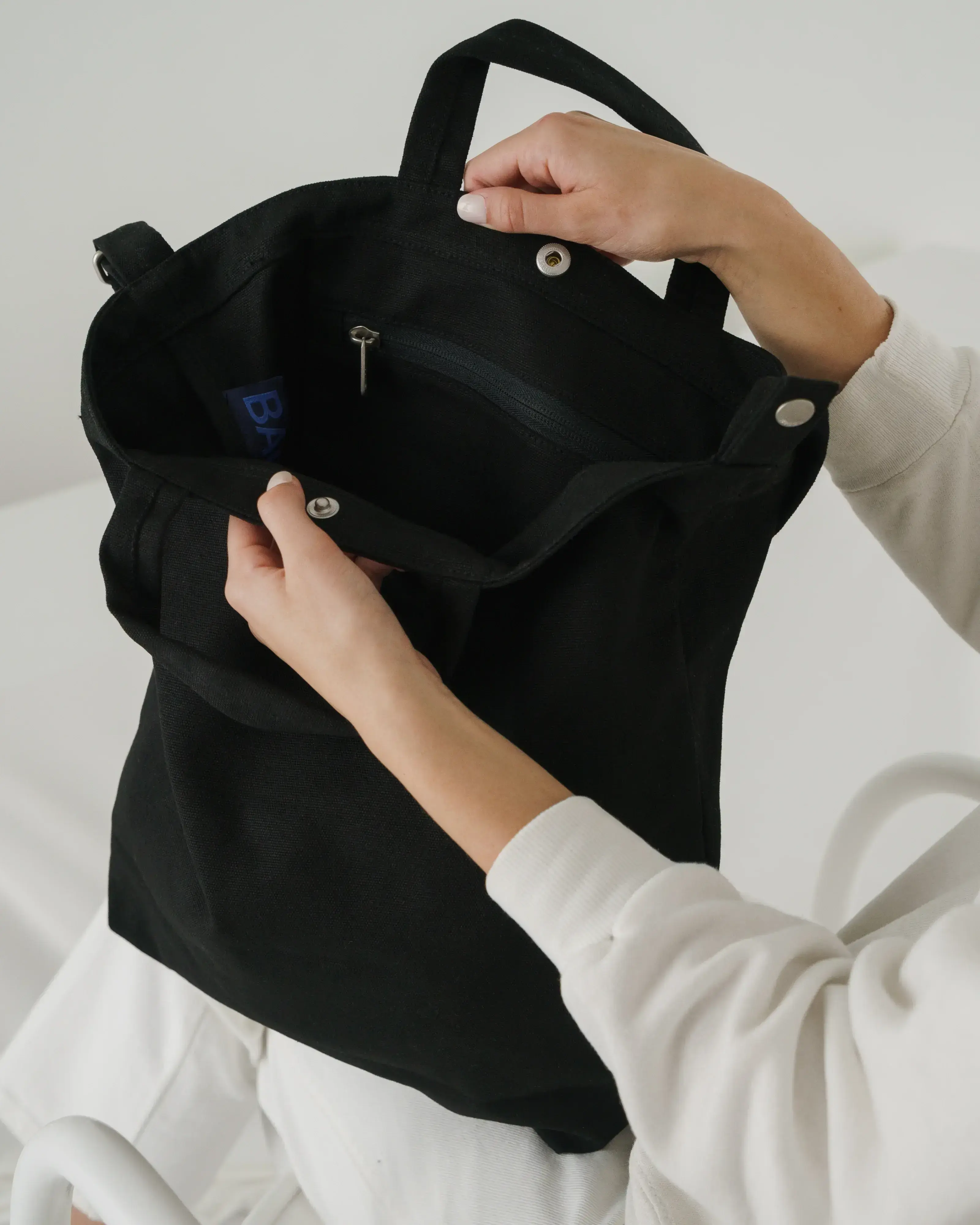 Duck Bag Black - Image 4