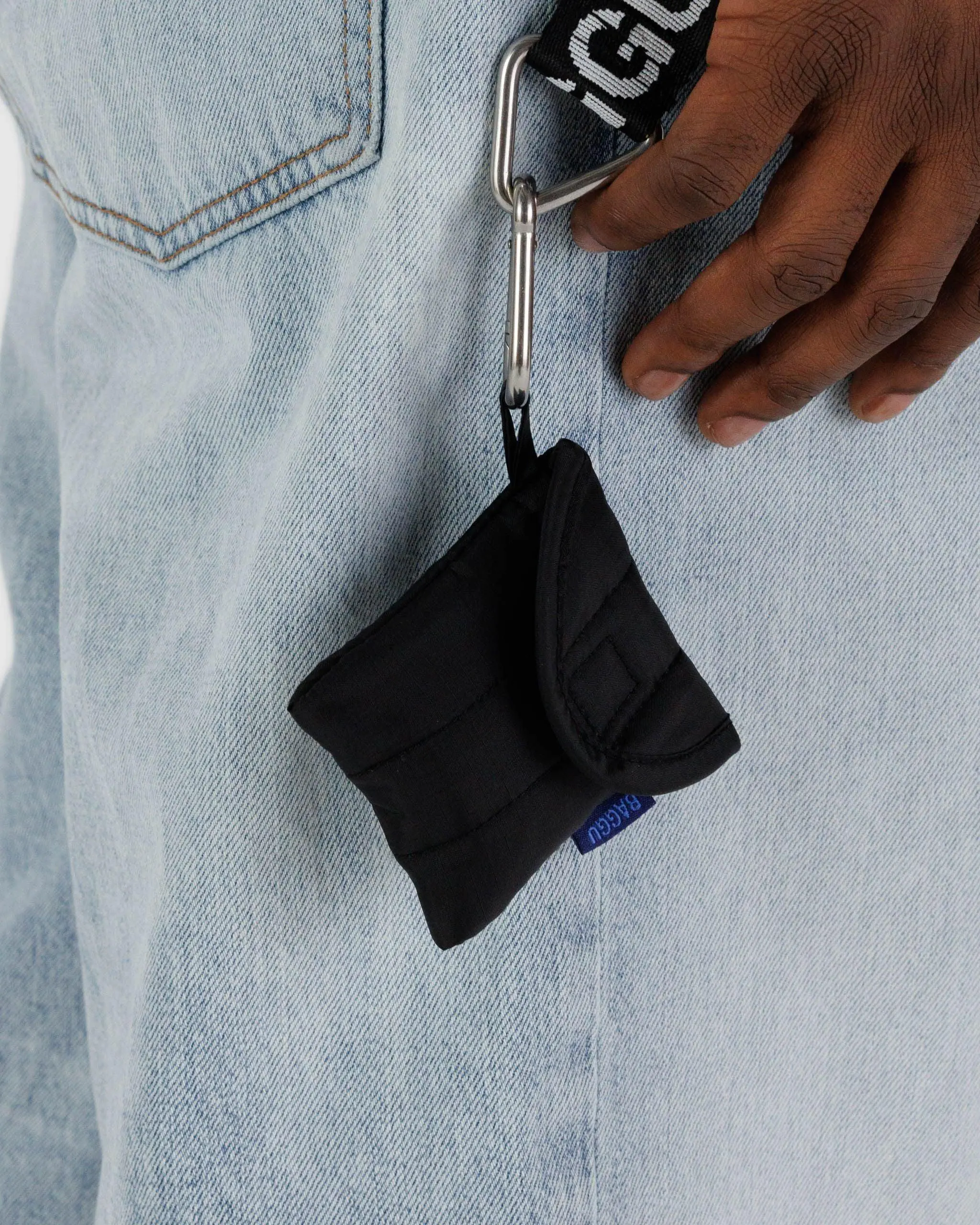 Puffy Earbuds Case Black - Image 3